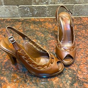 Brown Leather Michael Kors Slingback Peeptoe heels. Size 6.5